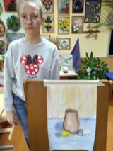Дикова Василиса с экзаменационной работой , 2 кл., преподаватель Гаврюшкова Л.В.