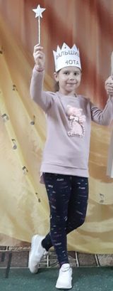 Степушкина Арина на празднике для первоклассников