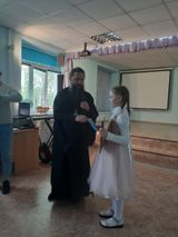 Награждение : руководитель воскресной школы и председатель отдела религиозного образования и катехизации Краснослободский епархии Игумен Амфилохий и Христова Александра