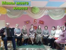 Международный женский день 8 марта. Мамы с песней Оренбургский пуховый платок.