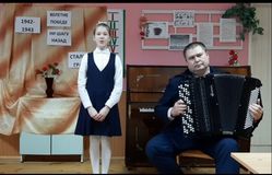 Урок мужества "80 лет Сталинградской битве", Глухова Полина, за баяном Макаев А.В. 