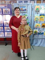Районный концерт ко Дню защитника Отечества: преподаватель Долганина Е.В. и учащаяся 1 класса Куликова Дарья