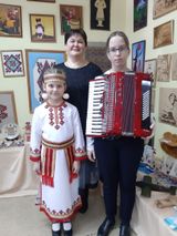 преподаватель Долганина Е.В. и ее учащиеся после выступления