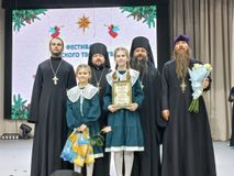 Лауреаты фестиваля Куликовы Полина и Дарья после награждения 