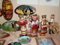 Куклы в мордовских костюмах(изготовление кукол из мочало, шитье костюмов, декорирование