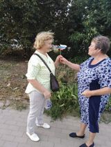 преп. Нужина Е.Ф.- дарит праздничный сувенир