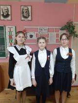 Участницы Республиканского конкурса эссе "Вдохновляясь музыкой" Куликова Полина, Филатова Софья, Каряева Карина