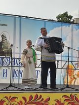 Во время выступления учащаяся Куликова Дарья и аккомпаниатор Макаев А.В.