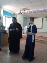 Награждение : руководитель воскресной школы и председатель отдела религиозного образования и катехизации Краснослободский епархии Игумен Амфилохий и Филатова Софья