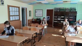Учащиеся за выполнением письменной экзаменационной работы . В аттестационной комиссии директор школы искусств Зозуль Г.Н., Нужина Е.Ф., Филаткина Ж.В.